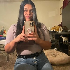 Meet your Posher, Ana